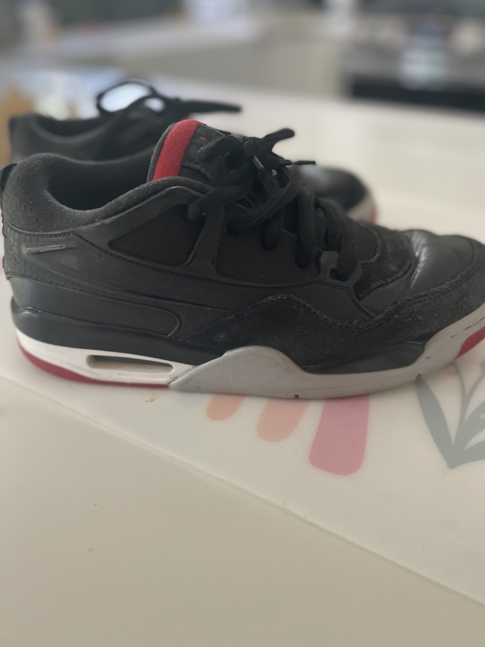 Nike Black Low-Top Sneakers with White Label - Picture 5 of 5